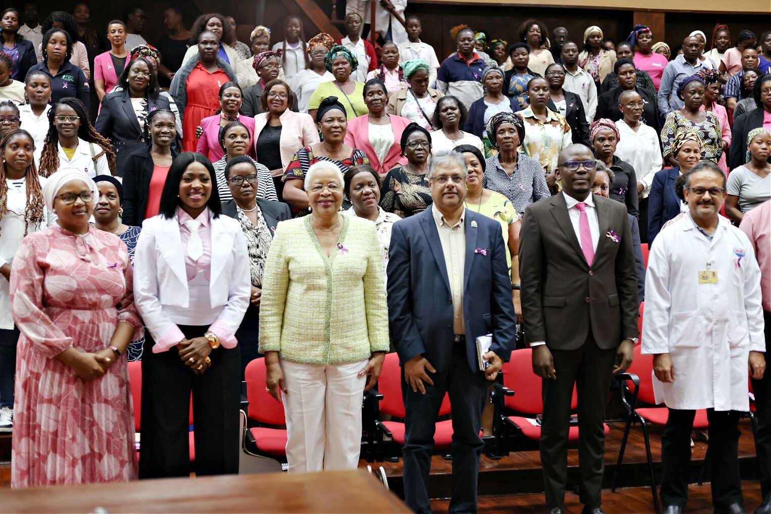 FDC Promove Mesa-Redonda sobre Cancro da Mama e do Colo do Útero